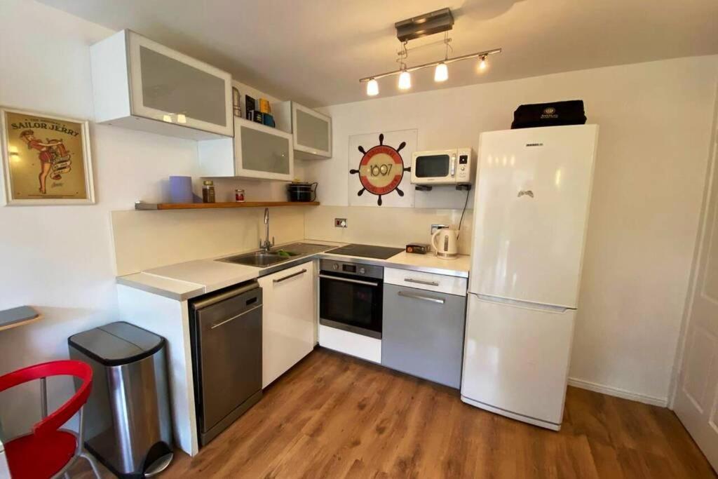 Two Bedroom Garden Flat In Zone 2 London Eksteriør billede