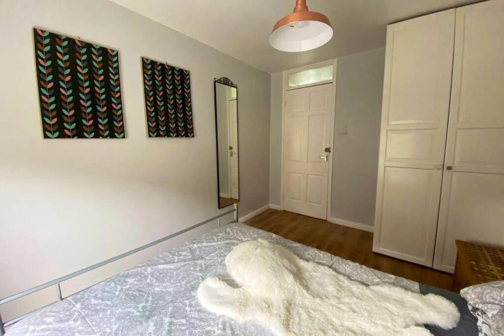 Two Bedroom Garden Flat In Zone 2 London Eksteriør billede