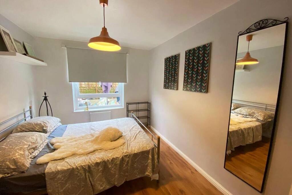 Two Bedroom Garden Flat In Zone 2 London Eksteriør billede